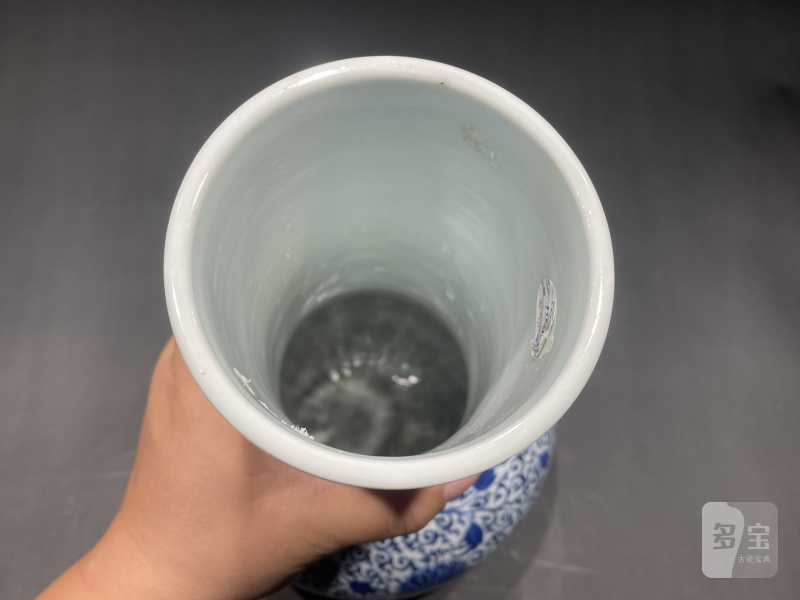 清康熙 青花缠枝莲纹直颈瓶 - 图10